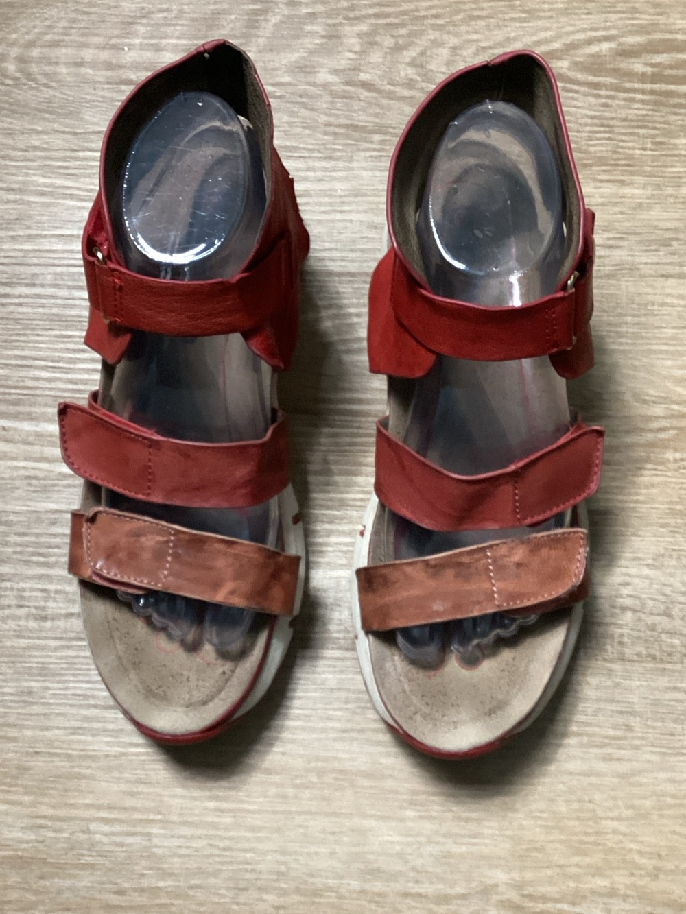 Bionica Women's Red and Brown Adjustable Strap Sandals Size 9M